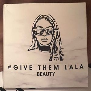 Give them Lala beauty “Showstopper highlighter “